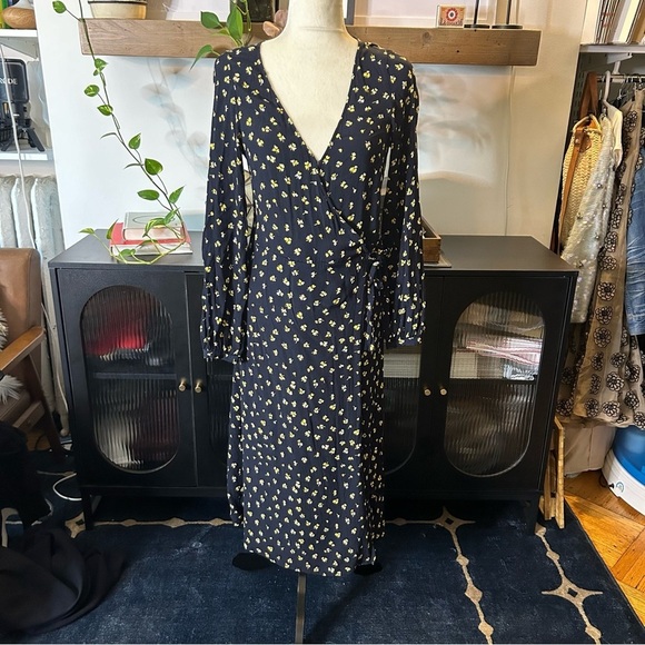 H&M Patterned Wrap-Front Dress - Picture 3 of 9